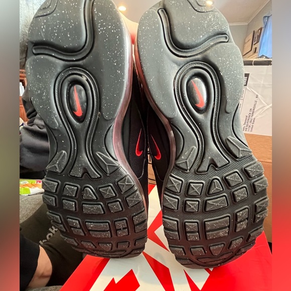 5.5y GS NIKE AIR MAX RED AND BLACK USED - Picture 3 of 5